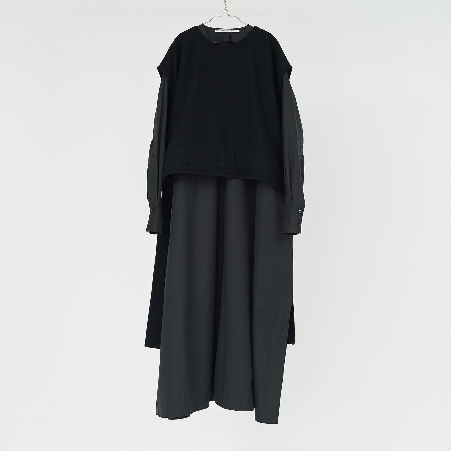 TENNE HANDCRAFTED MODERN V neck dressテンハンドクラフテッドモダン